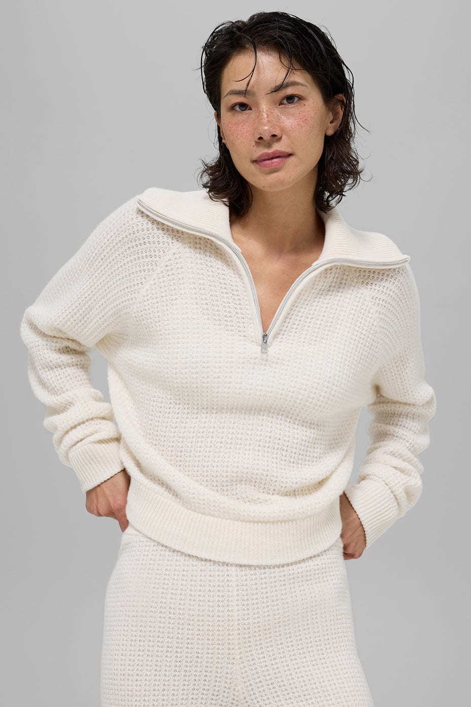 Alo Yoga Cashmere Plush Waffle 1/4 Zip Pullover - Ivory