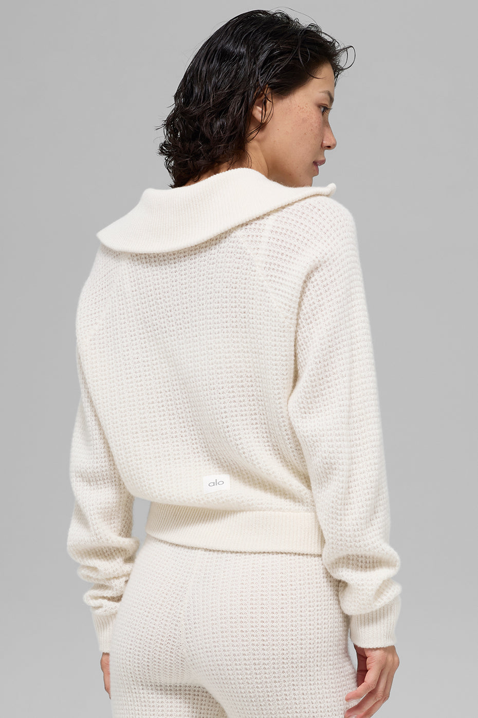 Alo Yoga Cashmere Plush Waffle 1/4 Zip Pullover - Ivory