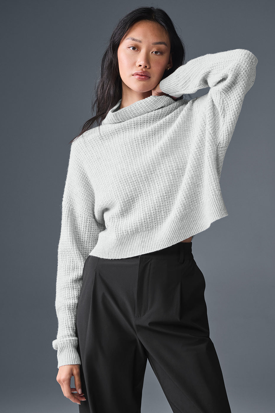 Alo Yoga Cashmere Plush Waffle Turtleneck Pullover - Athletic Heather Grey