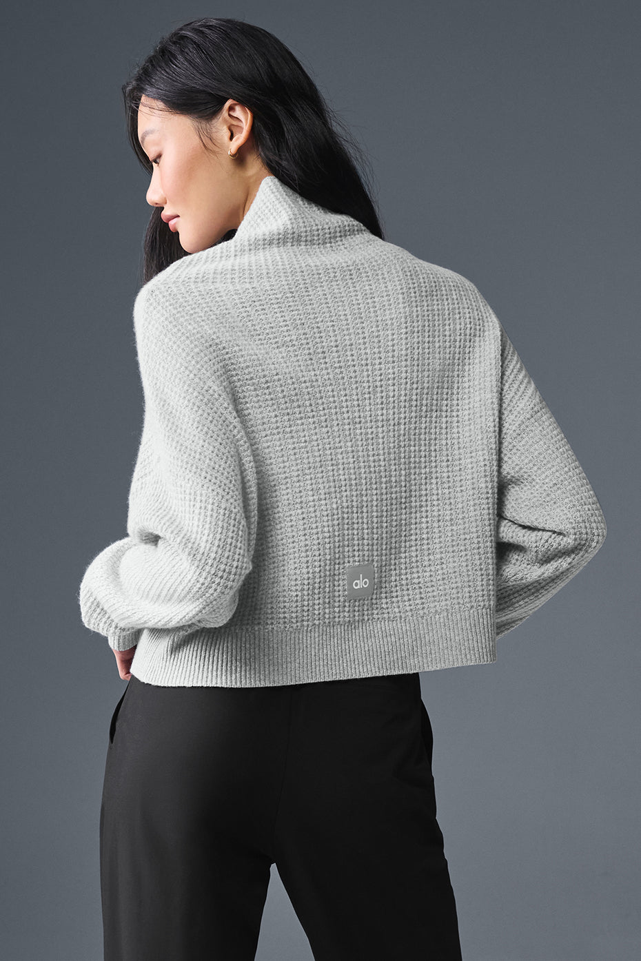 Alo Yoga Cashmere Plush Waffle Turtleneck Pullover - Athletic Heather Grey