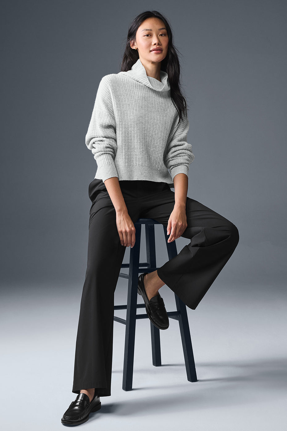 Alo Yoga Cashmere Plush Waffle Turtleneck Pullover - Athletic Heather Grey
