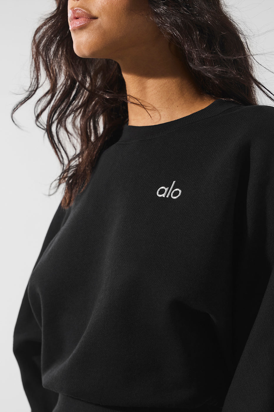 Alo Yoga Cropped Accolade Crewneck - Black