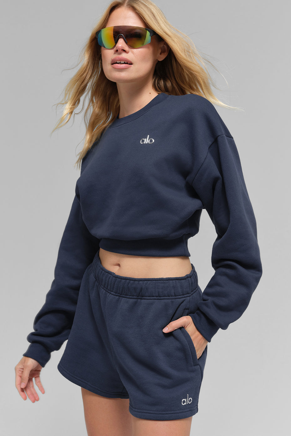 Alo Yoga Cropped Accolade Crewneck - Navy