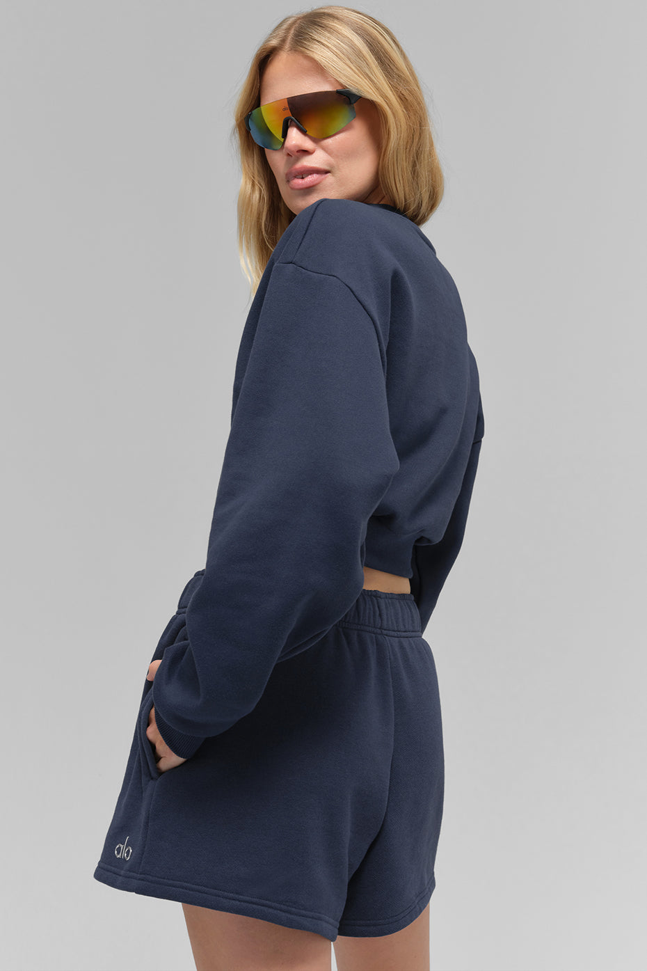 Alo Yoga Cropped Accolade Crewneck - Navy