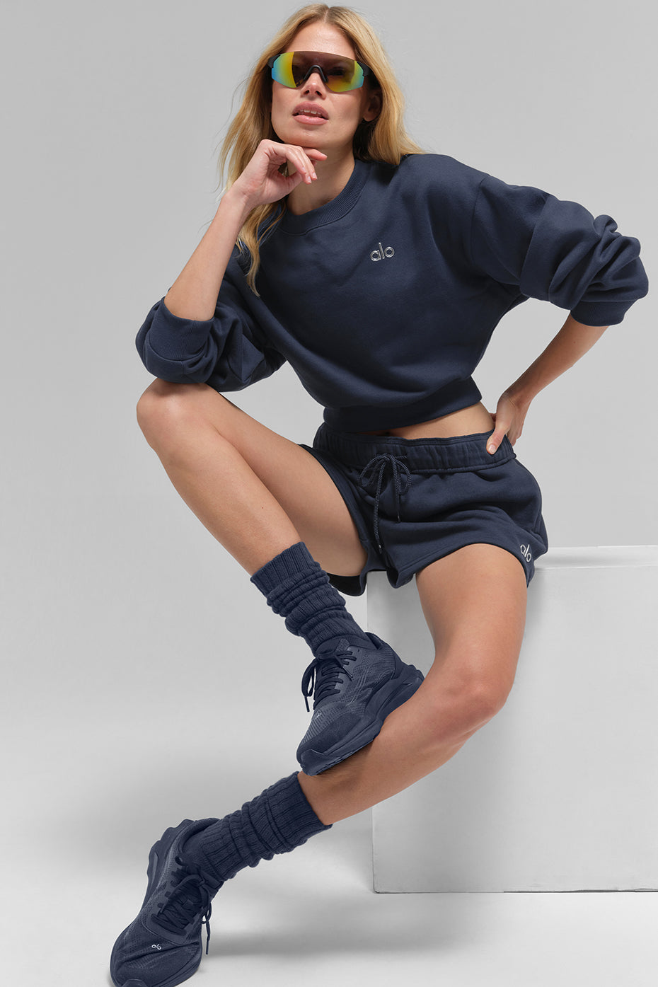 Alo Yoga Cropped Accolade Crewneck - Navy