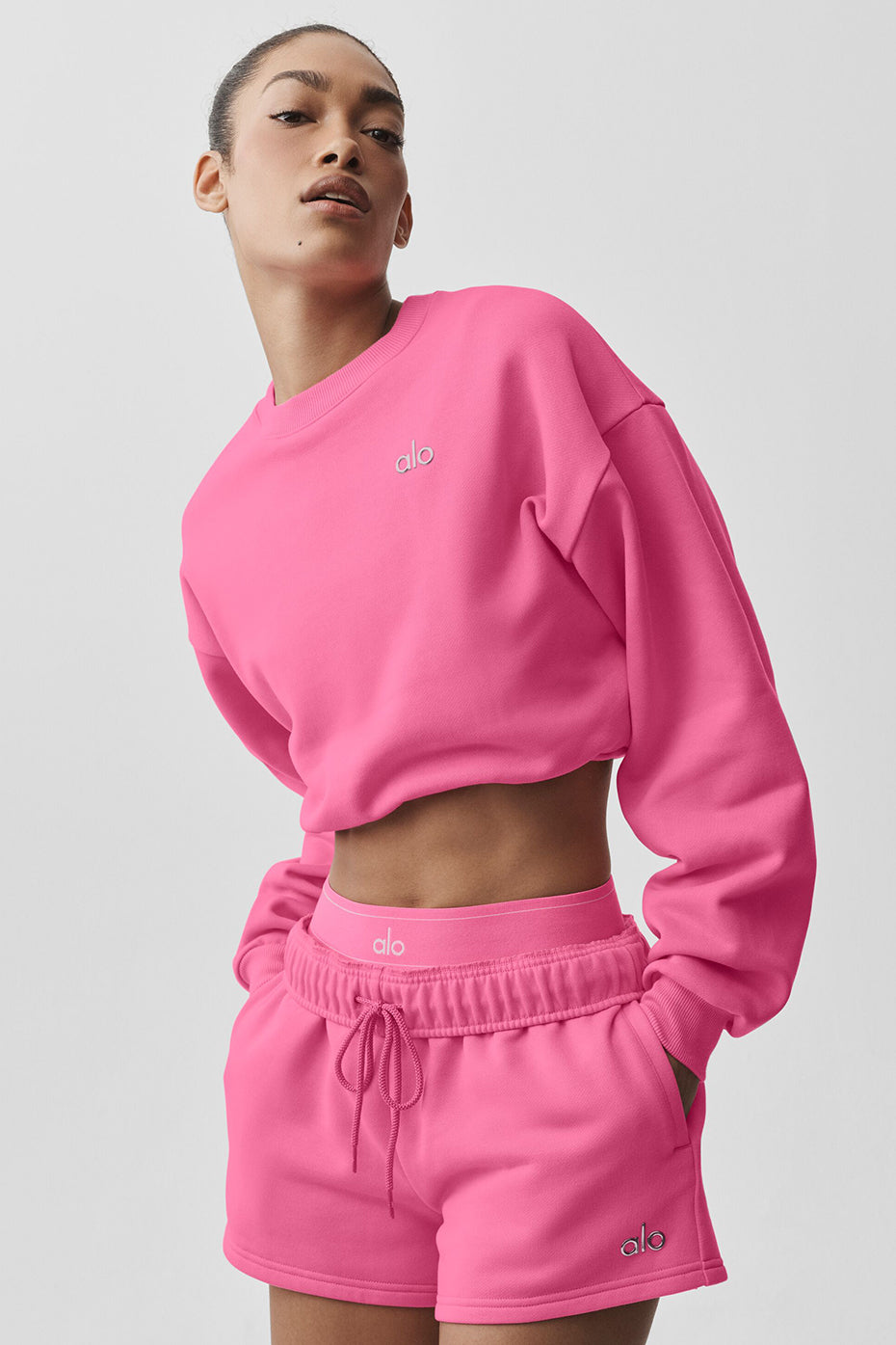 Alo Yoga Cropped Accolade Crewneck - Paradise Pink