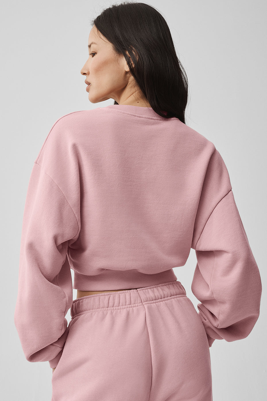 Alo Yoga Cropped Accolade Crewneck - Vintage Pink