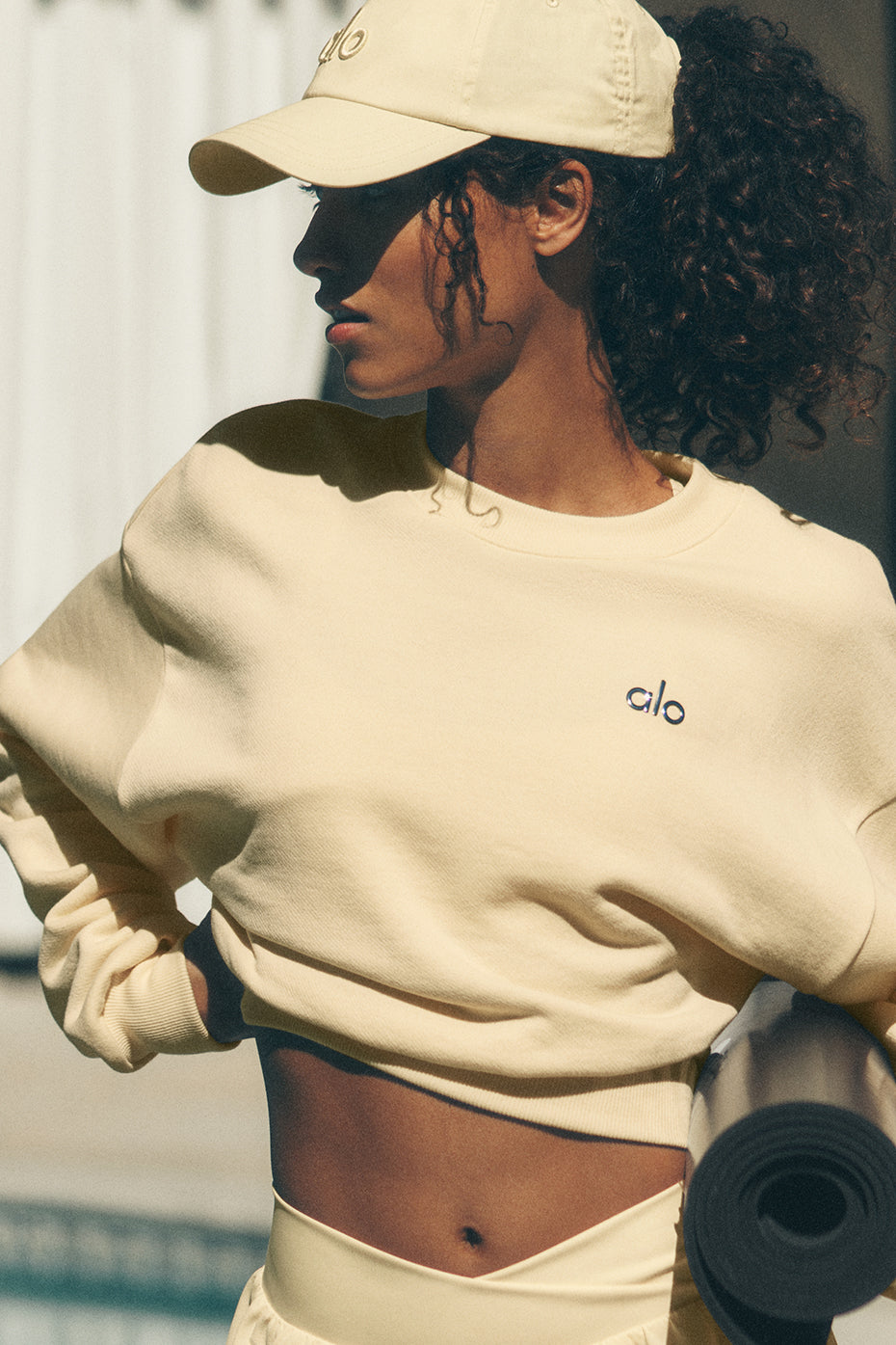 Alo Yoga Cropped Accolade Crewneck - Candlelight Yellow