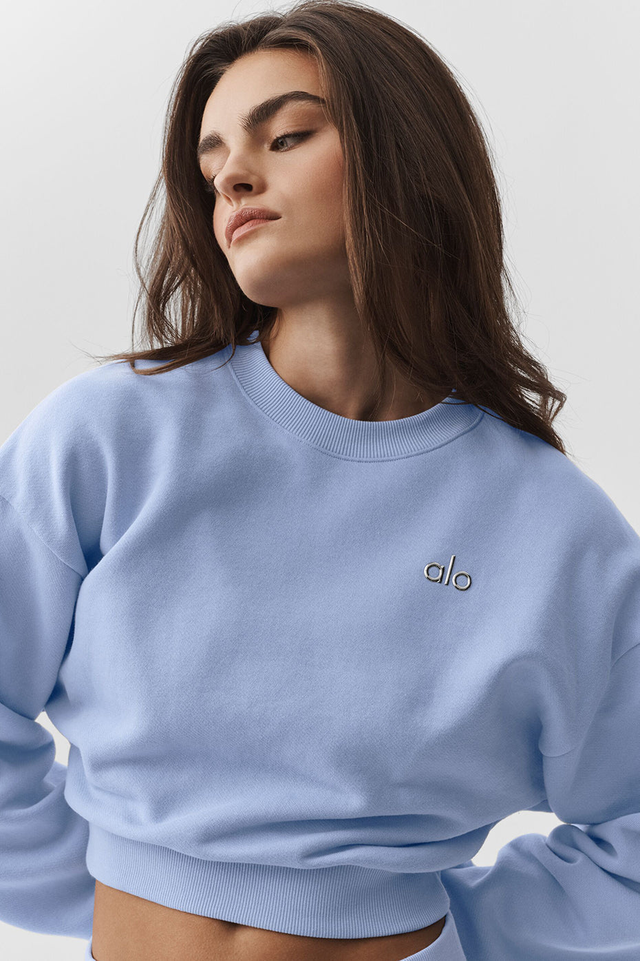 Alo Yoga Cropped Accolade Crewneck - Light Provence Blue