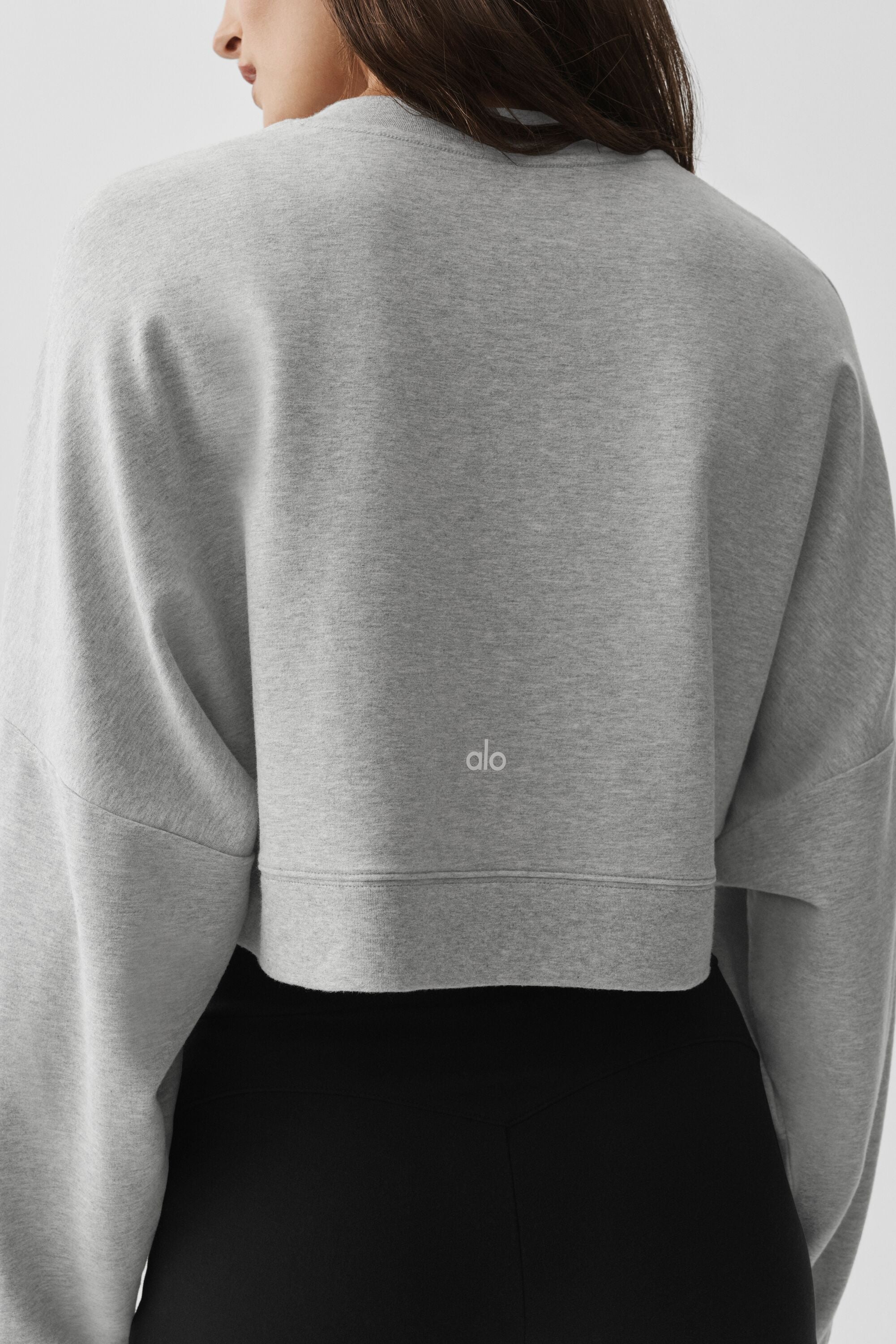 Alo Yoga Cropped Sway Crew Neck Pullover - Athletic Heather Grey