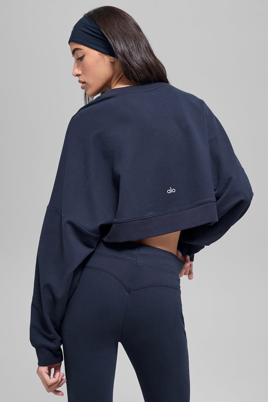 Alo Yoga Cropped Sway Crew Neck Pullover - Navy