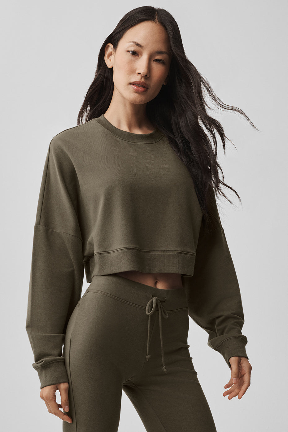 Alo Yoga Cropped Sway Crew Neck Pullover - Olive Tree