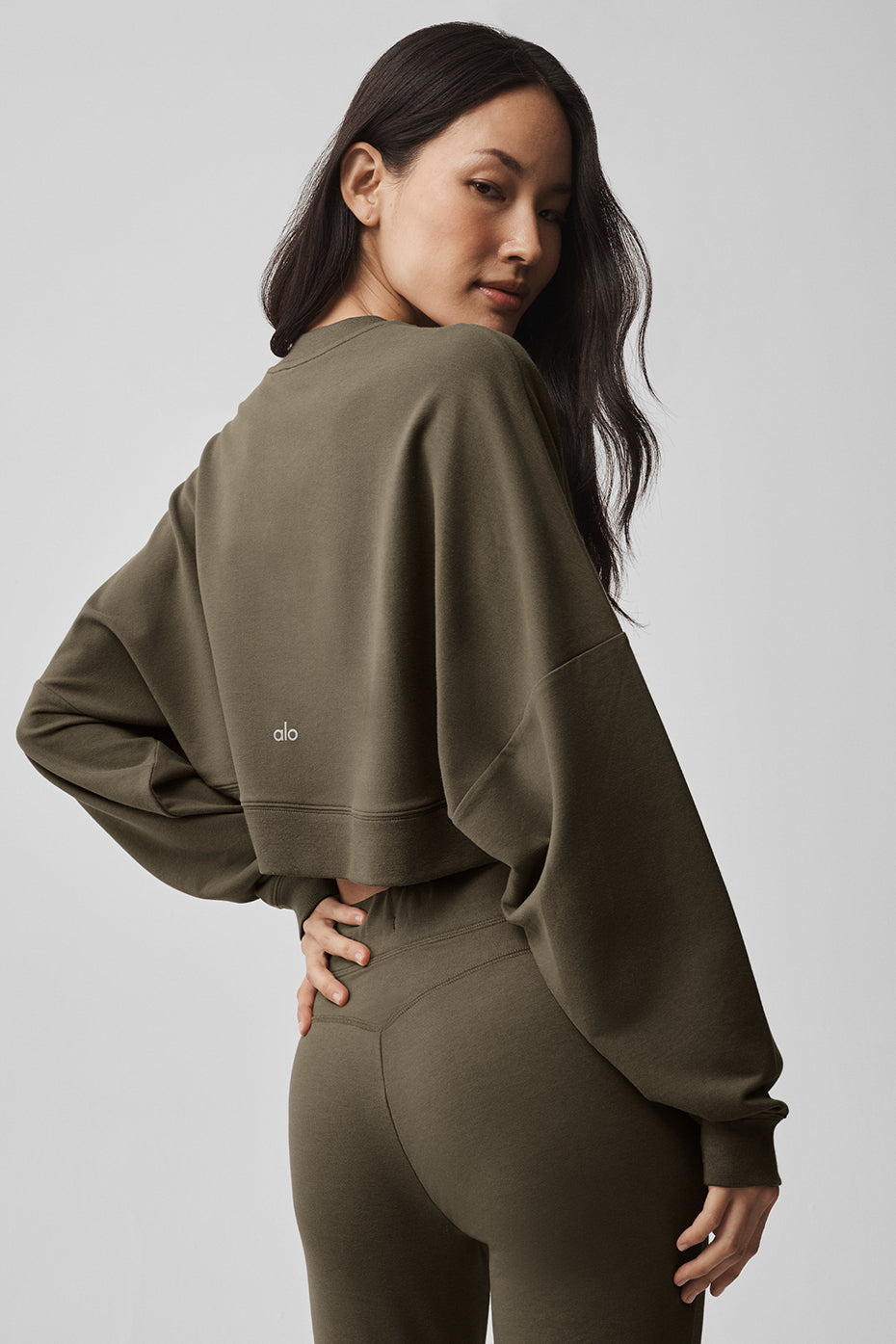 Alo Yoga Cropped Sway Crew Neck Pullover - Olive Tree