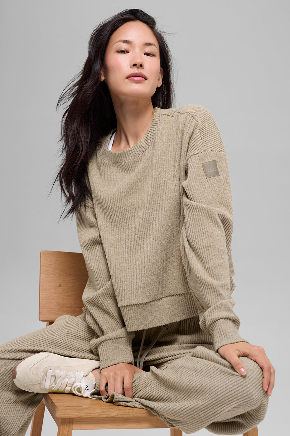 Alo Yoga Muse Crew Neck Pullover - Gravel Heather