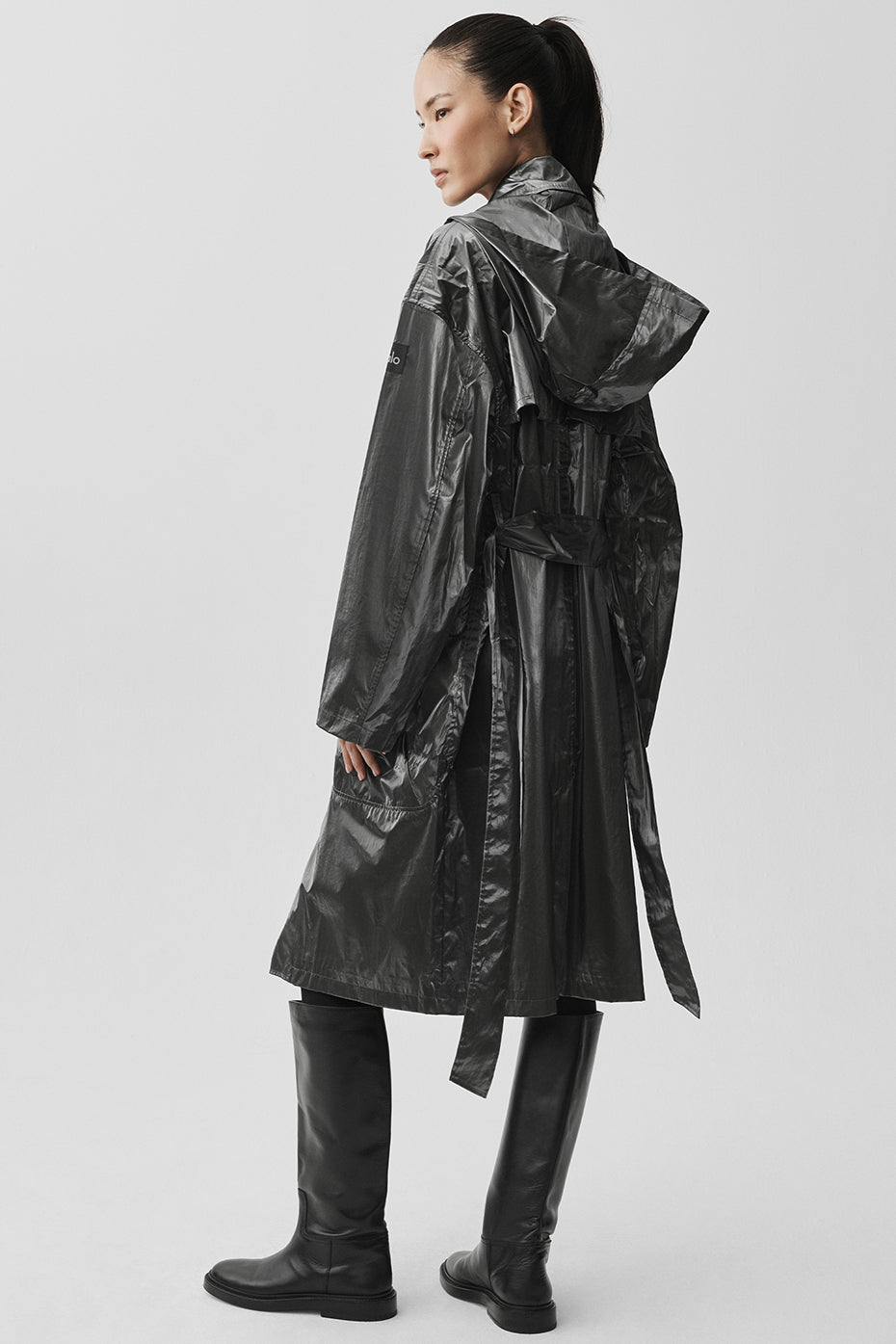 Alo Yoga Metallic Break Line Trench - Silver Metallic