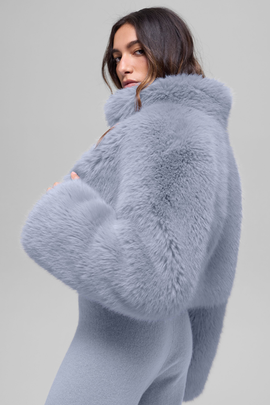 Alo Yoga Opulent Faux Fur Cropped Jacket - Winter Frost