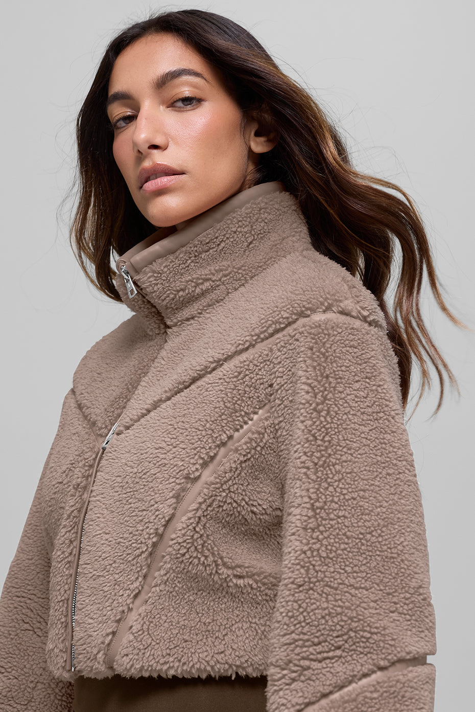 Alo Yoga Sherpa Cropped Slope Side Jacket - Chai Latte
