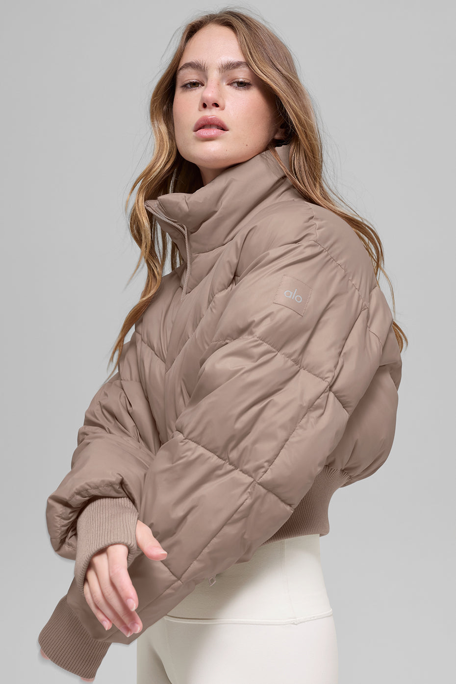 Alo Yoga Cropped Atmosphere Puffer - Chai Latte