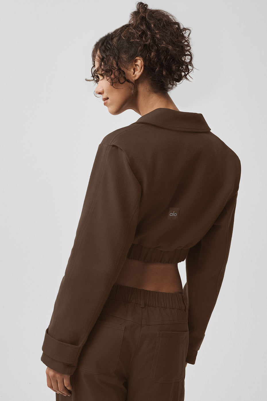 Alo Yoga Cropped Cosmopolitan Jacket - Espresso