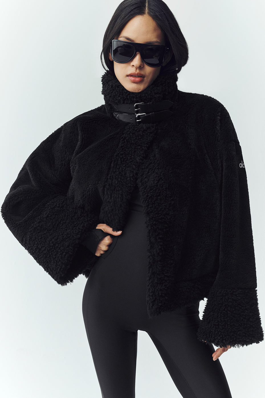 Alo Yoga Sherpa Fireside Bomber - Black