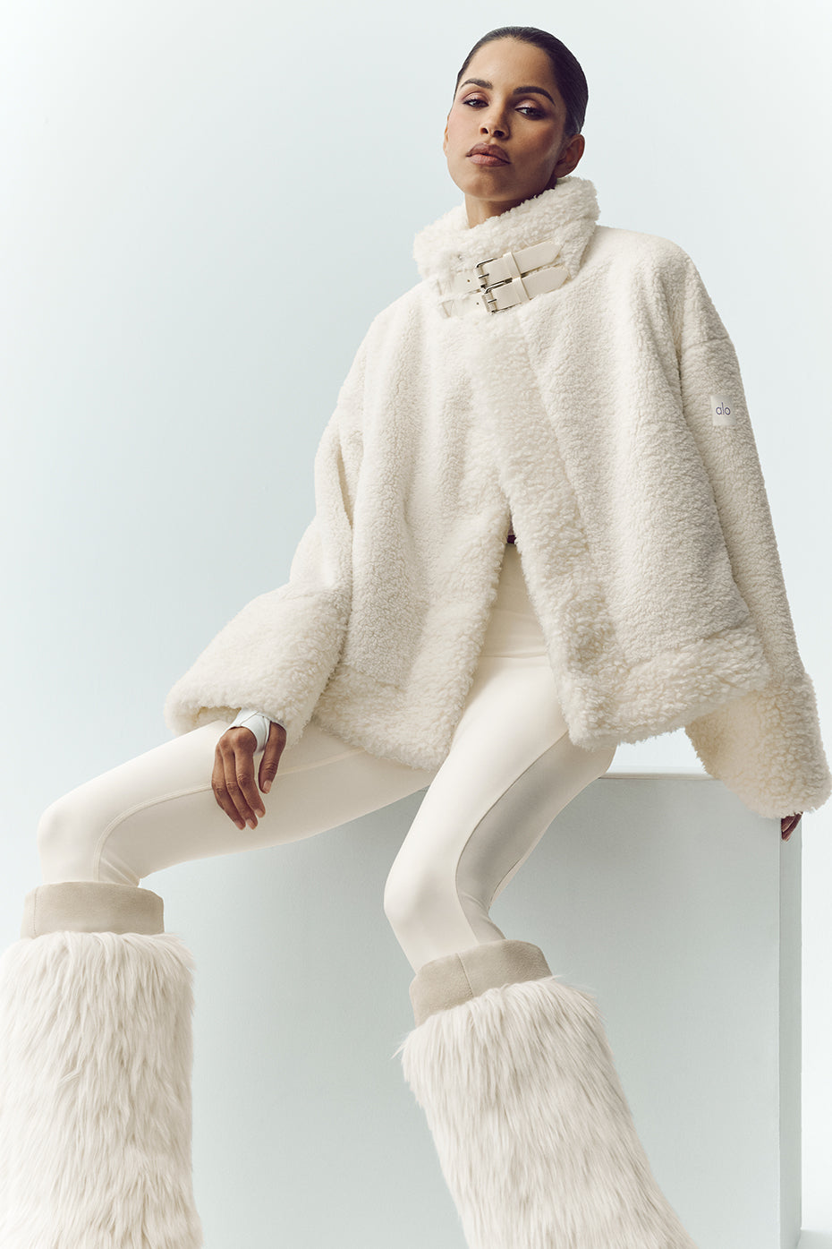 Alo Yoga Sherpa Fireside Bomber - Ivory