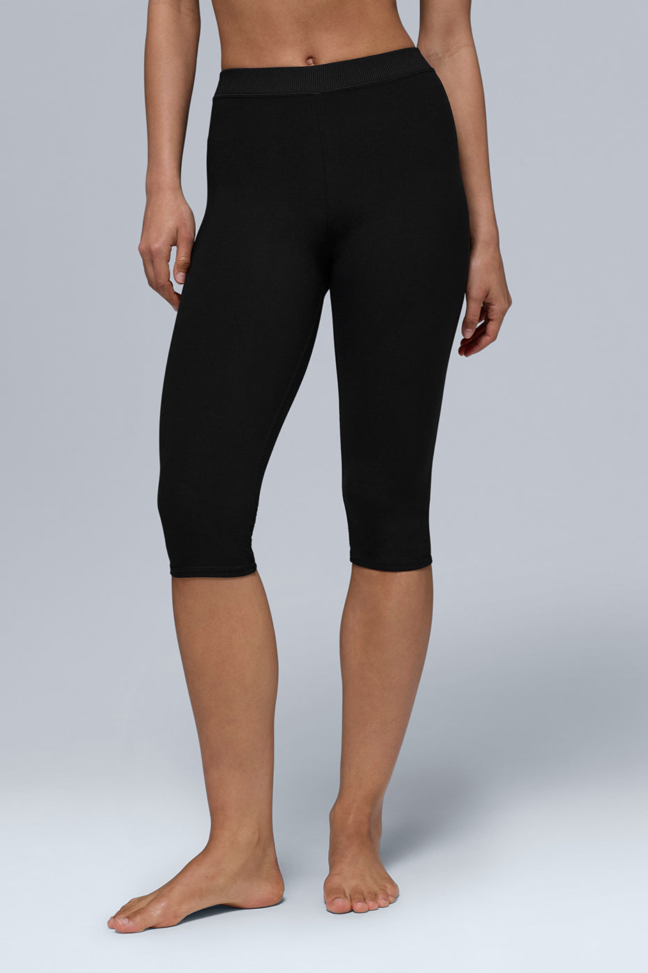 Alo Yoga Alosoft High-Waist Iconic 90's Capri - Black
