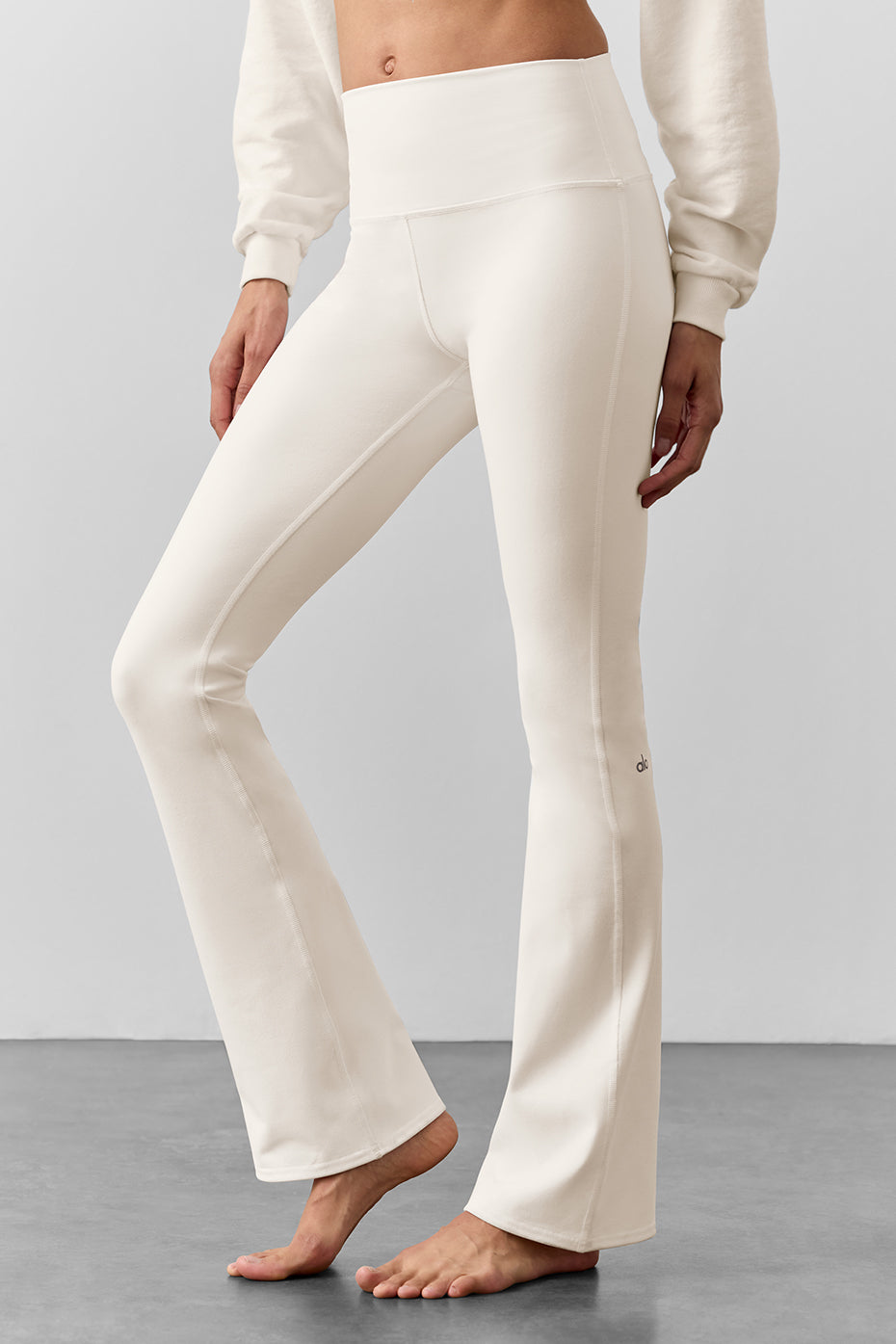 Alo Yoga Airbrush High-Waist Bootcut Legging (Regular) - Ivory