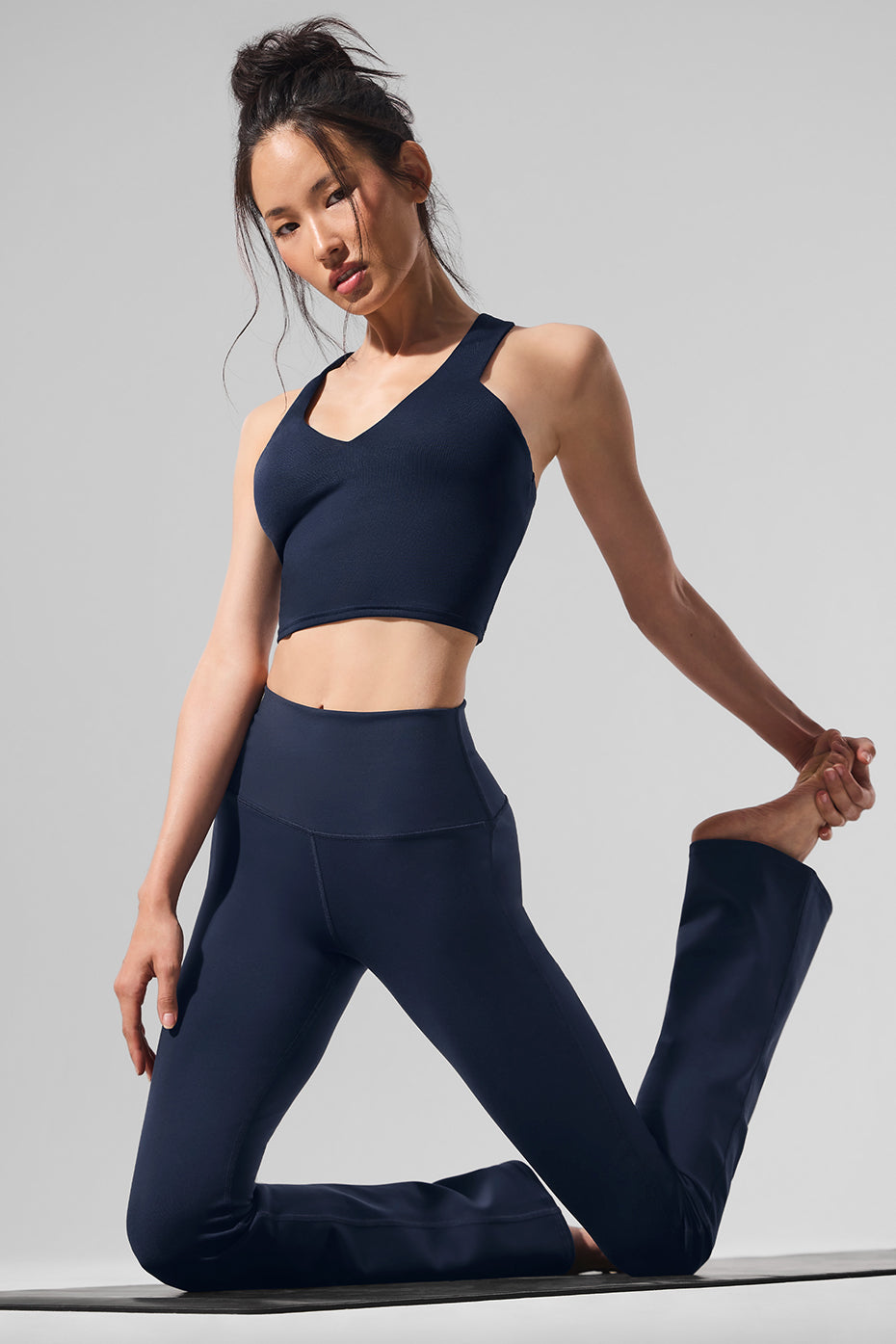 Alo Yoga Airbrush High-Waist Bootcut Legging (Regular) - Navy