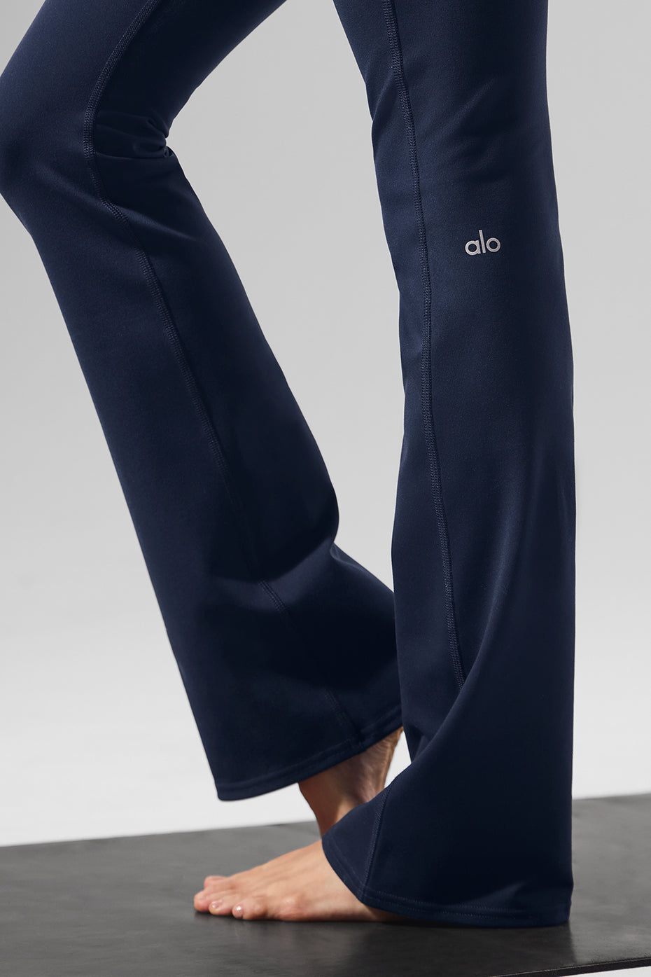 Alo Yoga Airbrush High-Waist Bootcut Legging (Regular) - Navy