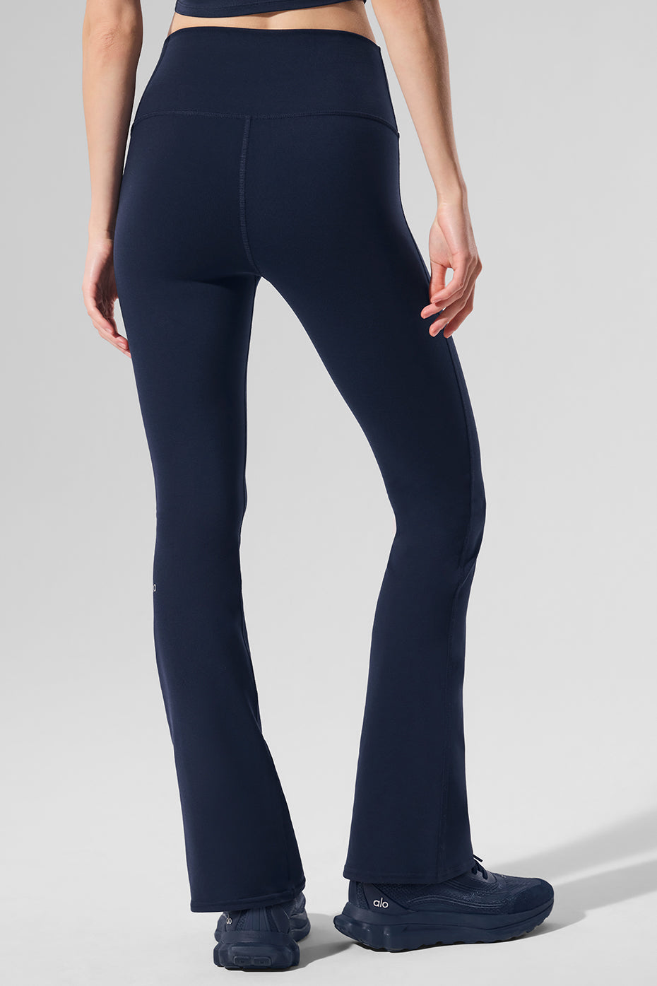 Alo Yoga Airbrush High-Waist Bootcut Legging (Short) - Navy