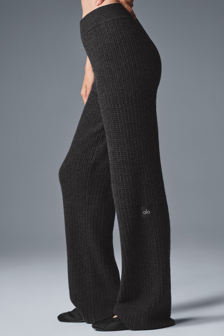 Alo Yoga Cashmere High-Waist Plush Waffle Pant - Dark Heather Grey