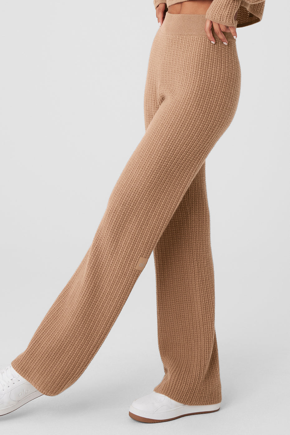 Alo Yoga Cashmere High-Waist Plush Waffle Pant - Toasted Almond