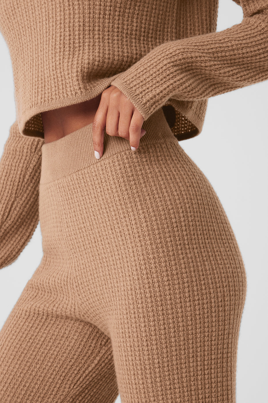 Alo Yoga Cashmere High-Waist Plush Waffle Pant - Toasted Almond