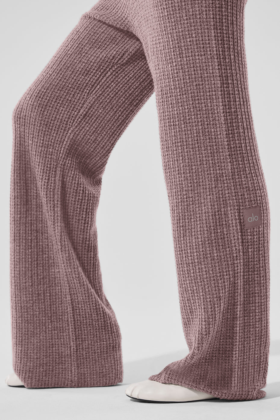 Alo Yoga Cashmere High-Waist Plush Waffle Pant - Mushroom Heather
