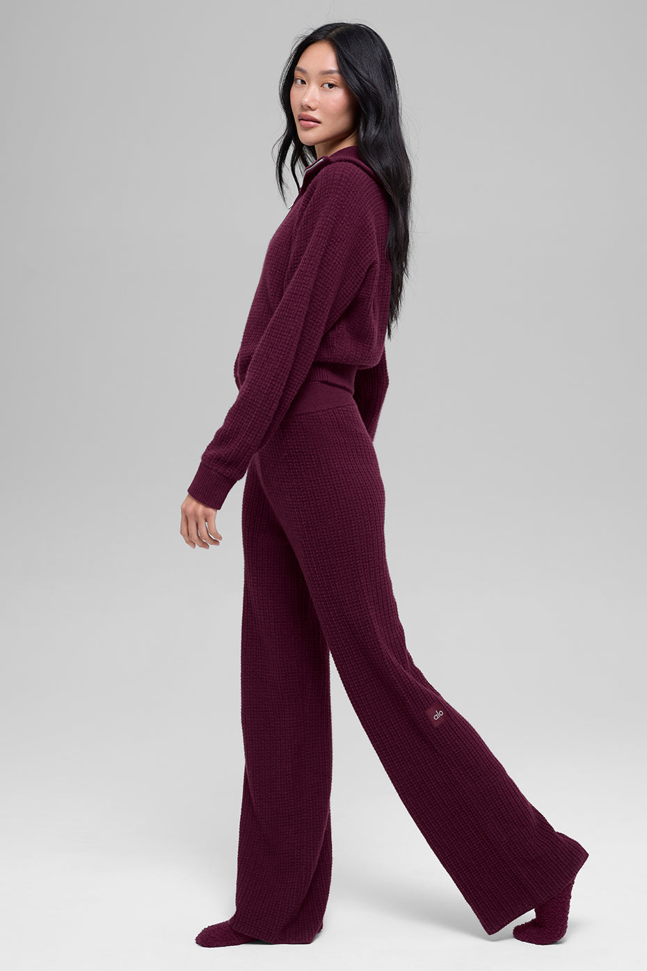Alo Yoga Cashmere High-Waist Plush Waffle Pant - Burgundy