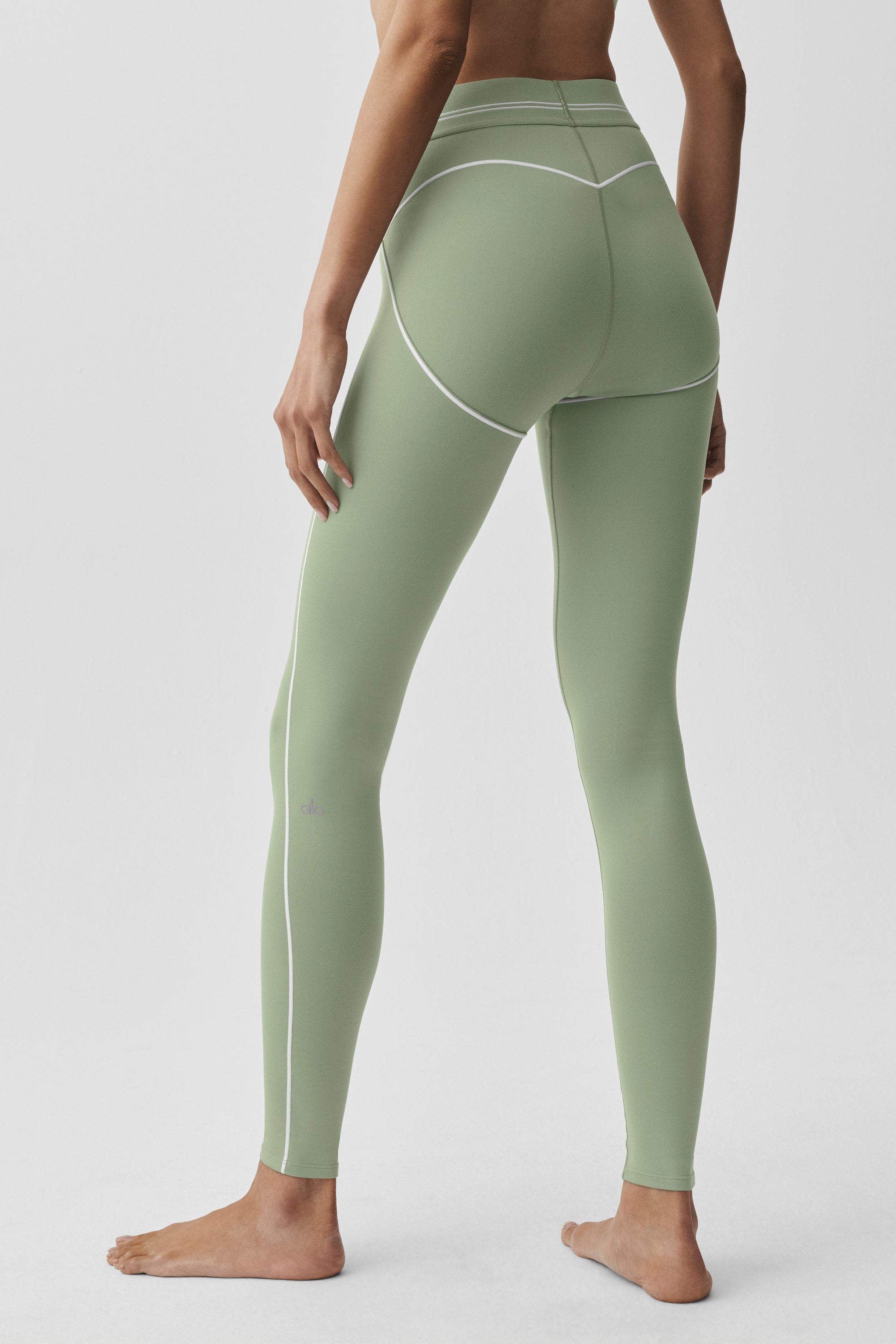 Alo Yoga Airbrush High-Waist Heart Throb Legging - Dune Grass/White