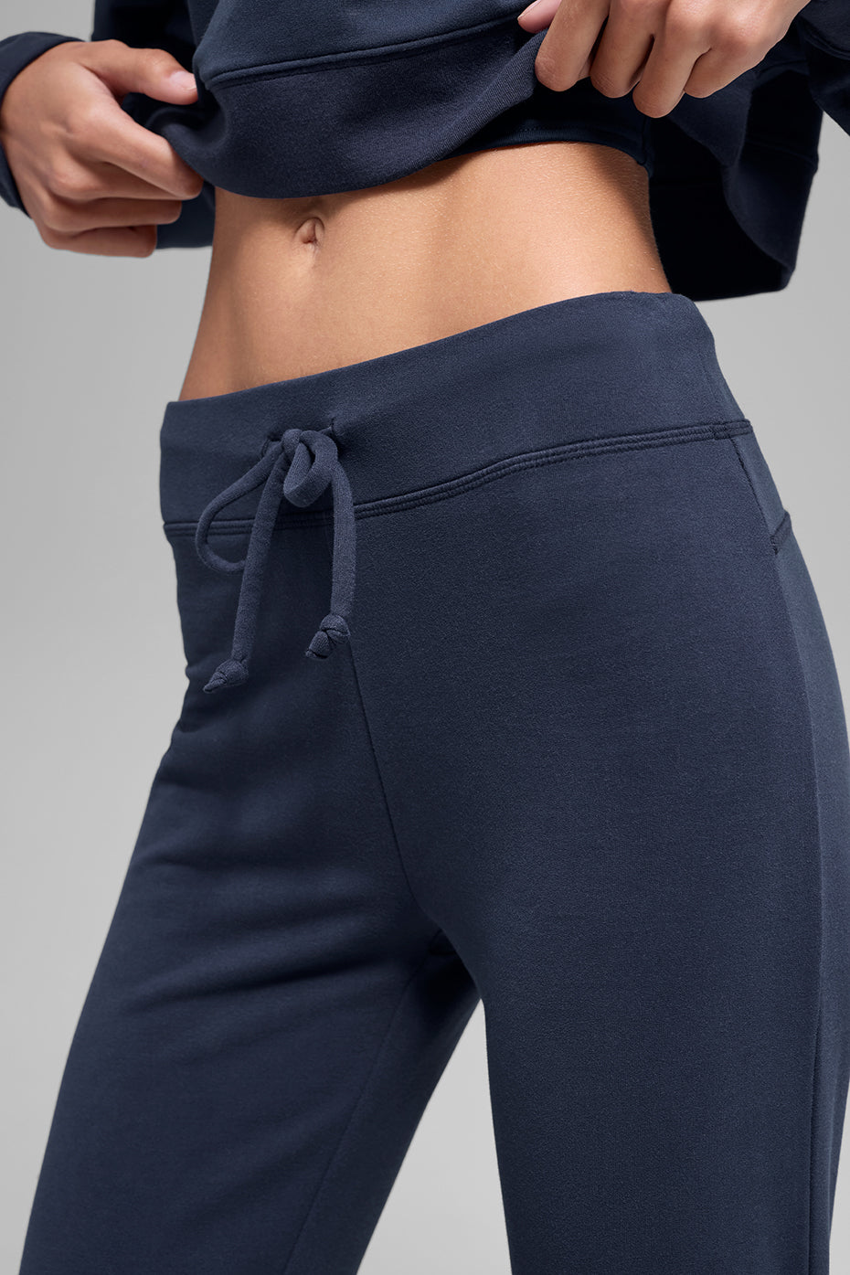 Alo Yoga Sway Bootcut Sweatpant - Navy
