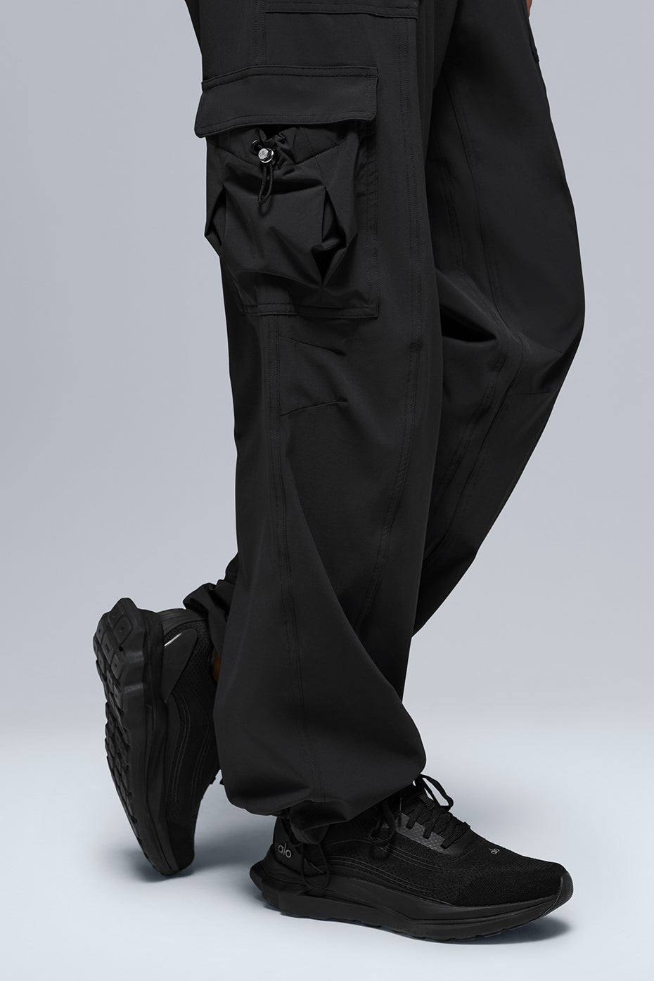 Alo Yoga Low Rise Megastar Cargo Pant - Black