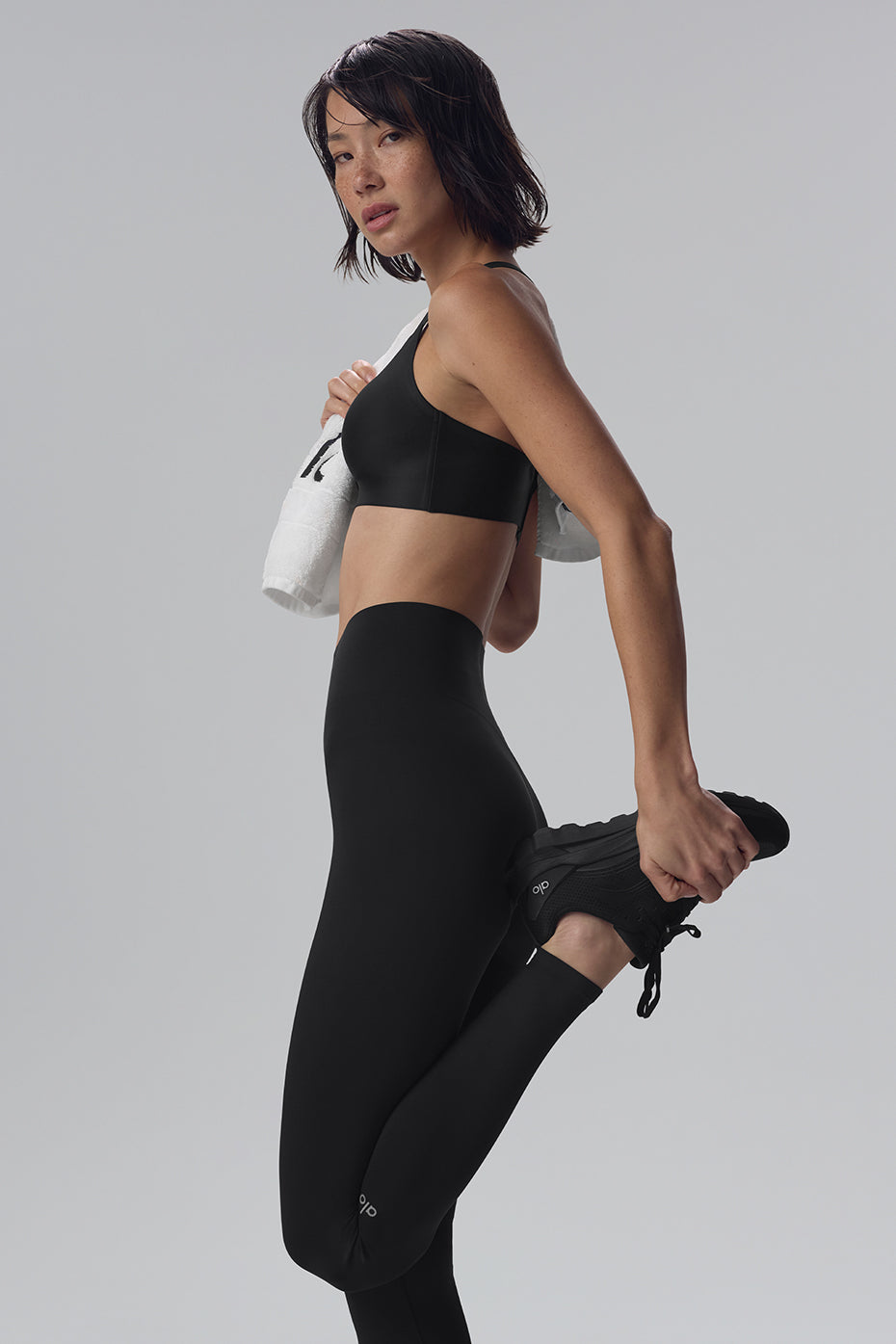 Alo Yoga Airlift Strength Extreme High-Waist 7/8 Legging - Black