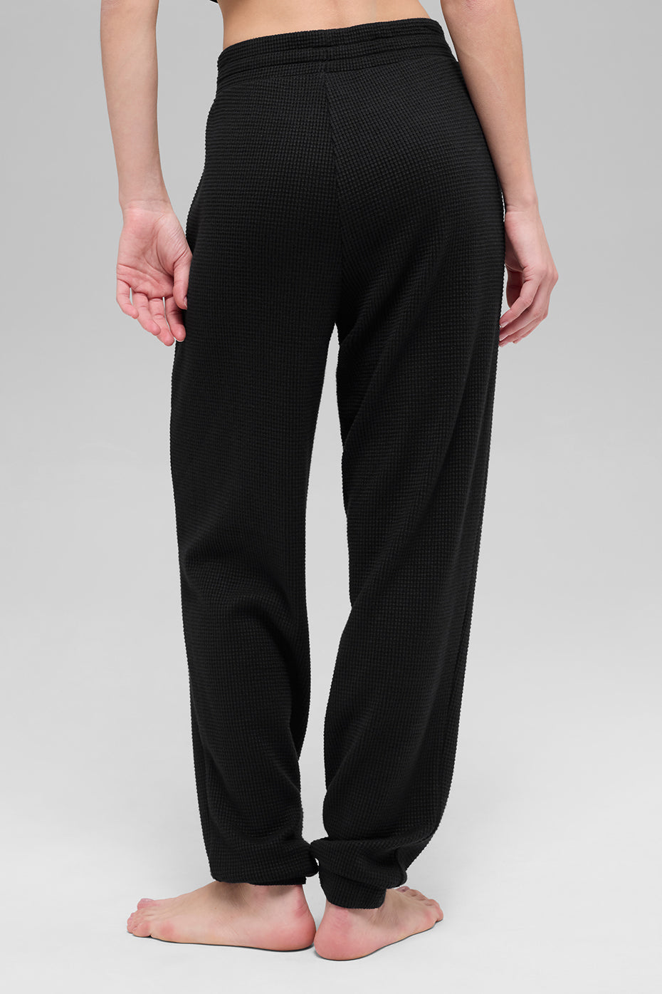 Alo Yoga Waffle Weekend Escape Jogger - Black
