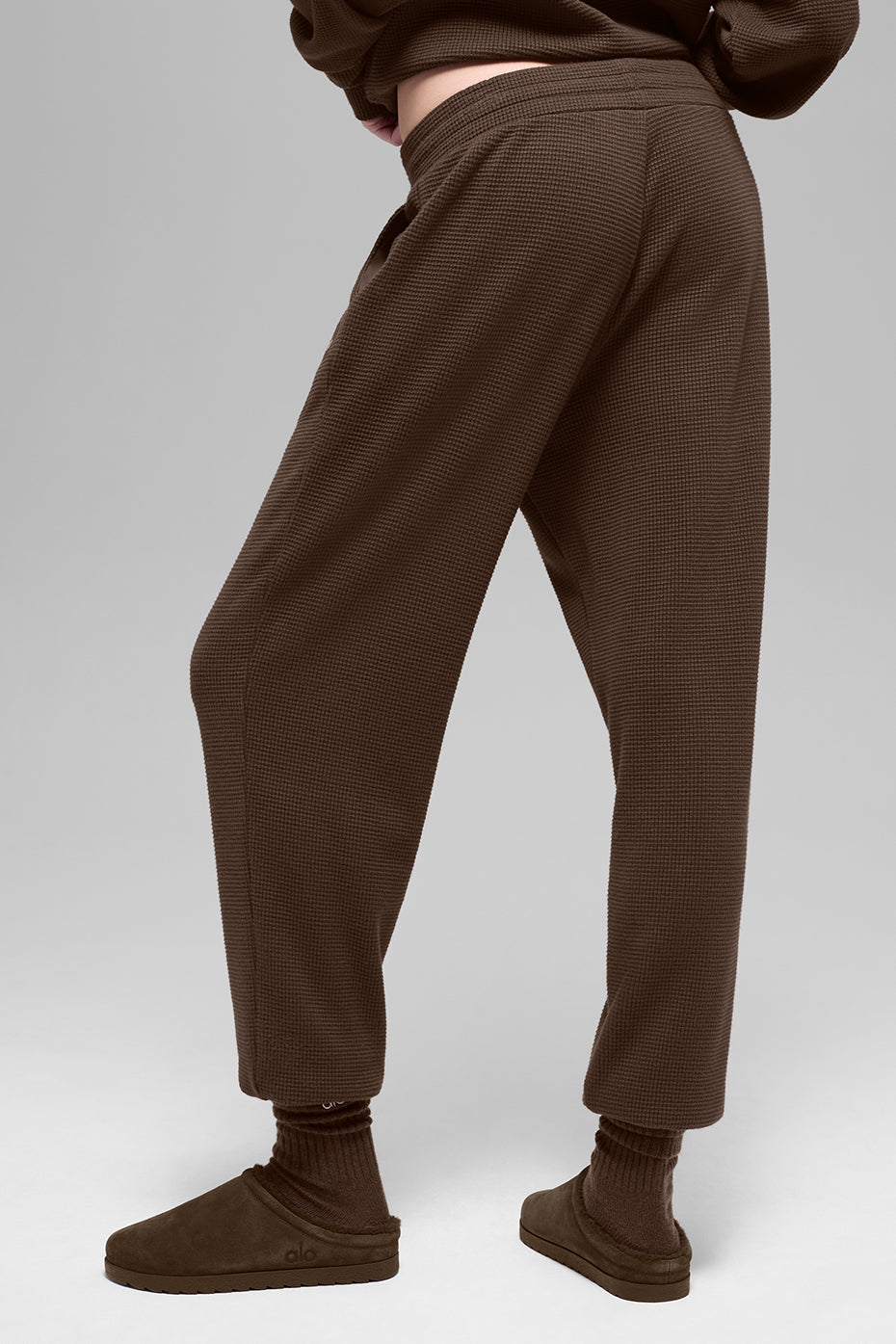 Alo Yoga Waffle Weekend Escape Jogger - Espresso