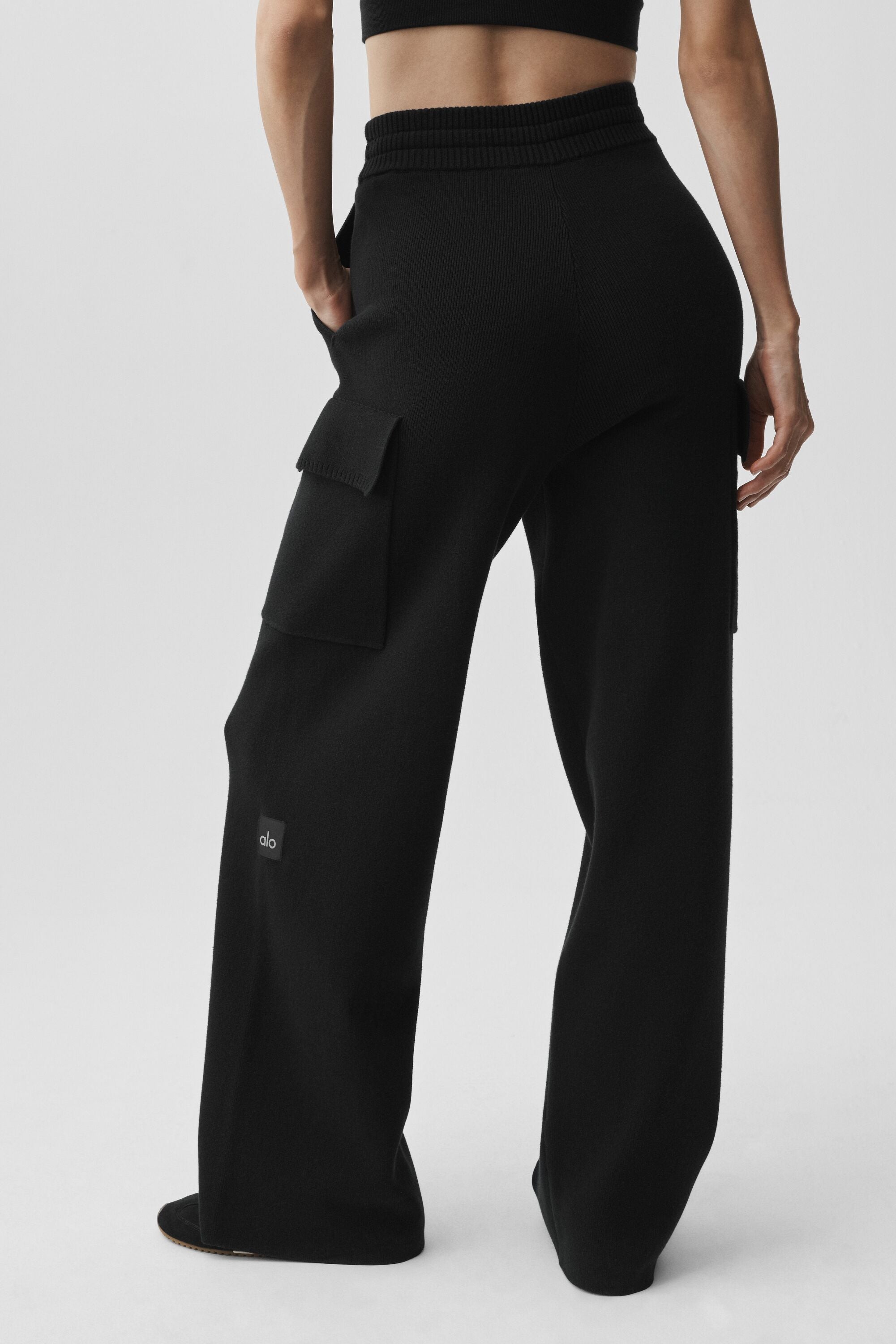 Alo Yoga Scholar Knit High-Waist Cargo Pant - Black