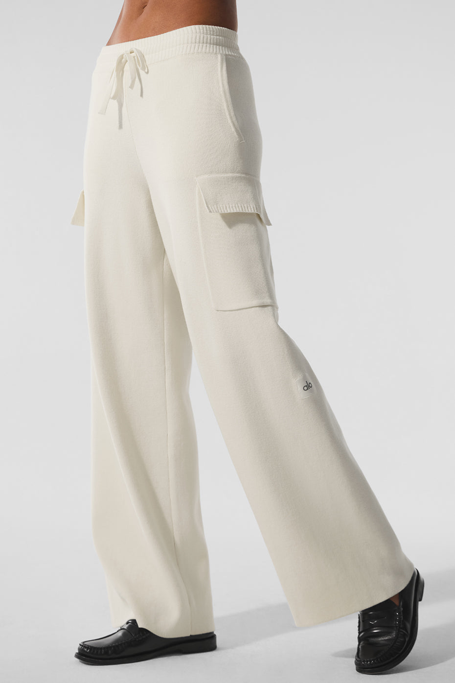 Alo Yoga Scholar Knit High-Waist Cargo Pant - Ivory