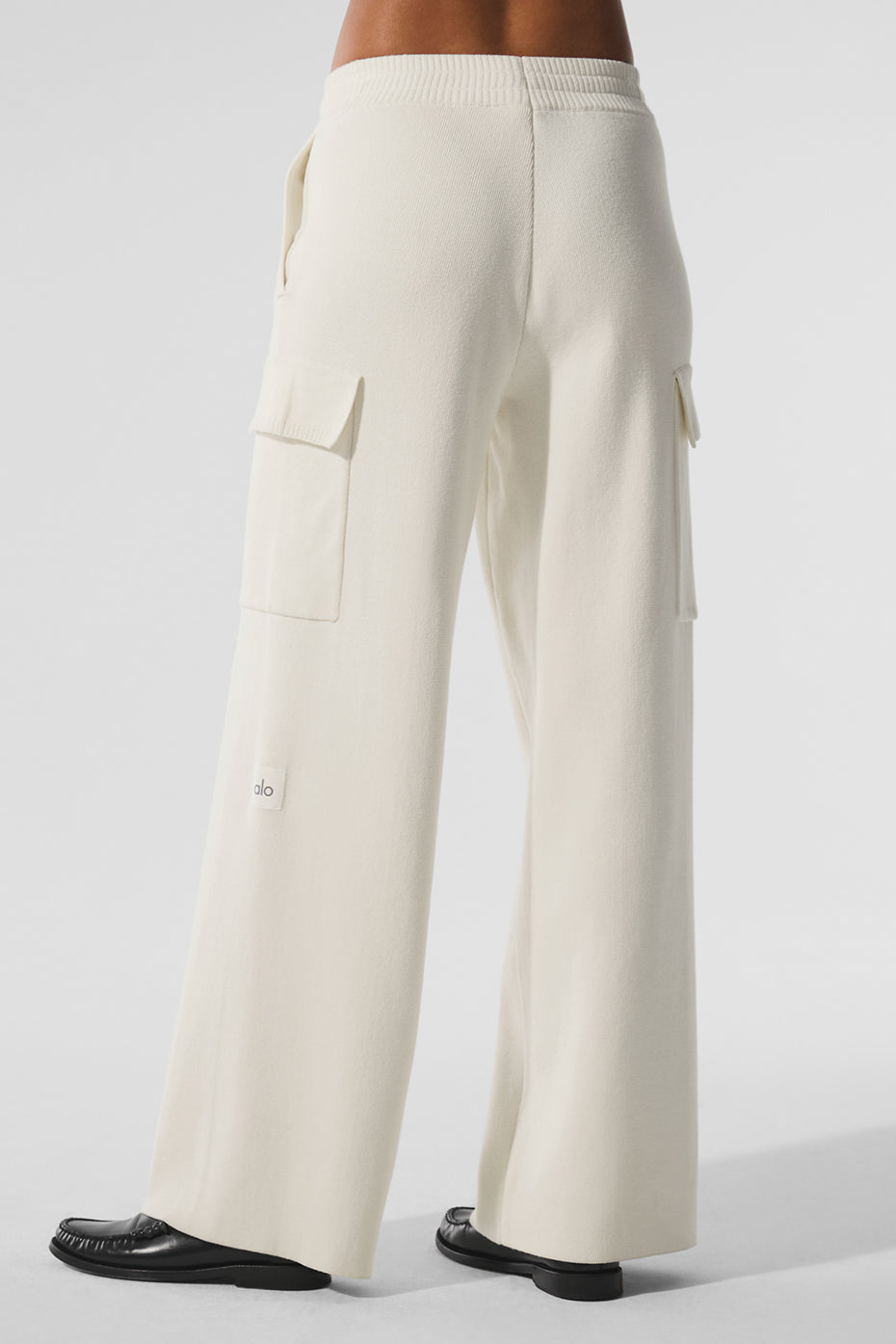 Alo Yoga Scholar Knit High-Waist Cargo Pant - Ivory