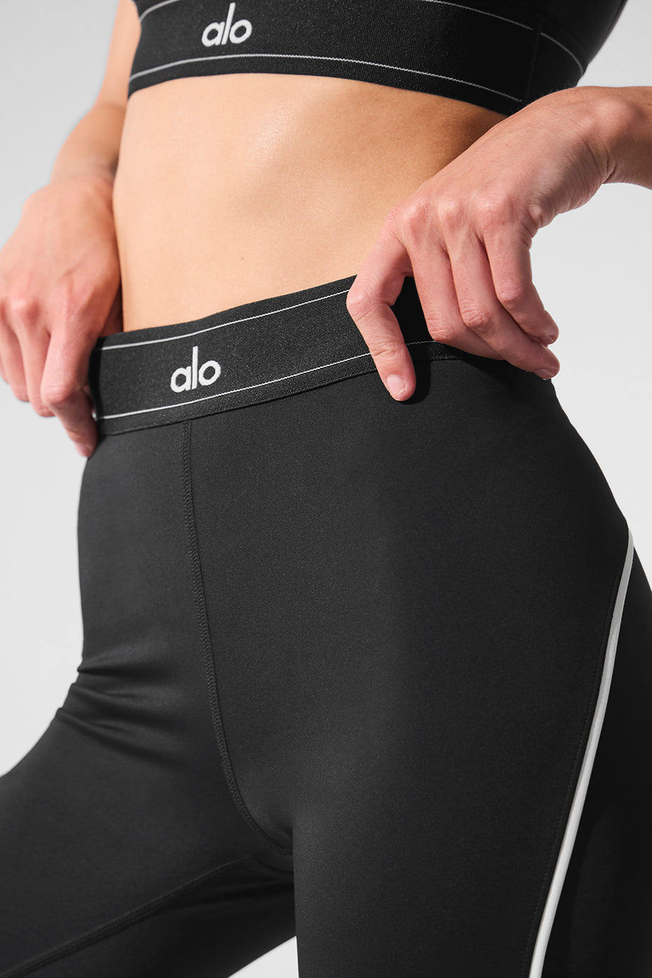 Alo Yoga Airlift High-Waist Suit Up Legging - Black/White