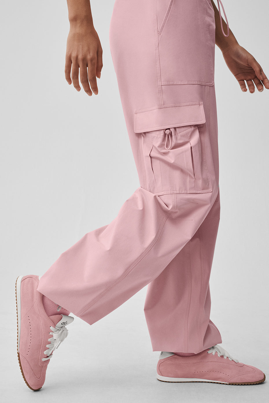 Alo Yoga Low Rise Megastar Cargo Pant - Vintage Pink