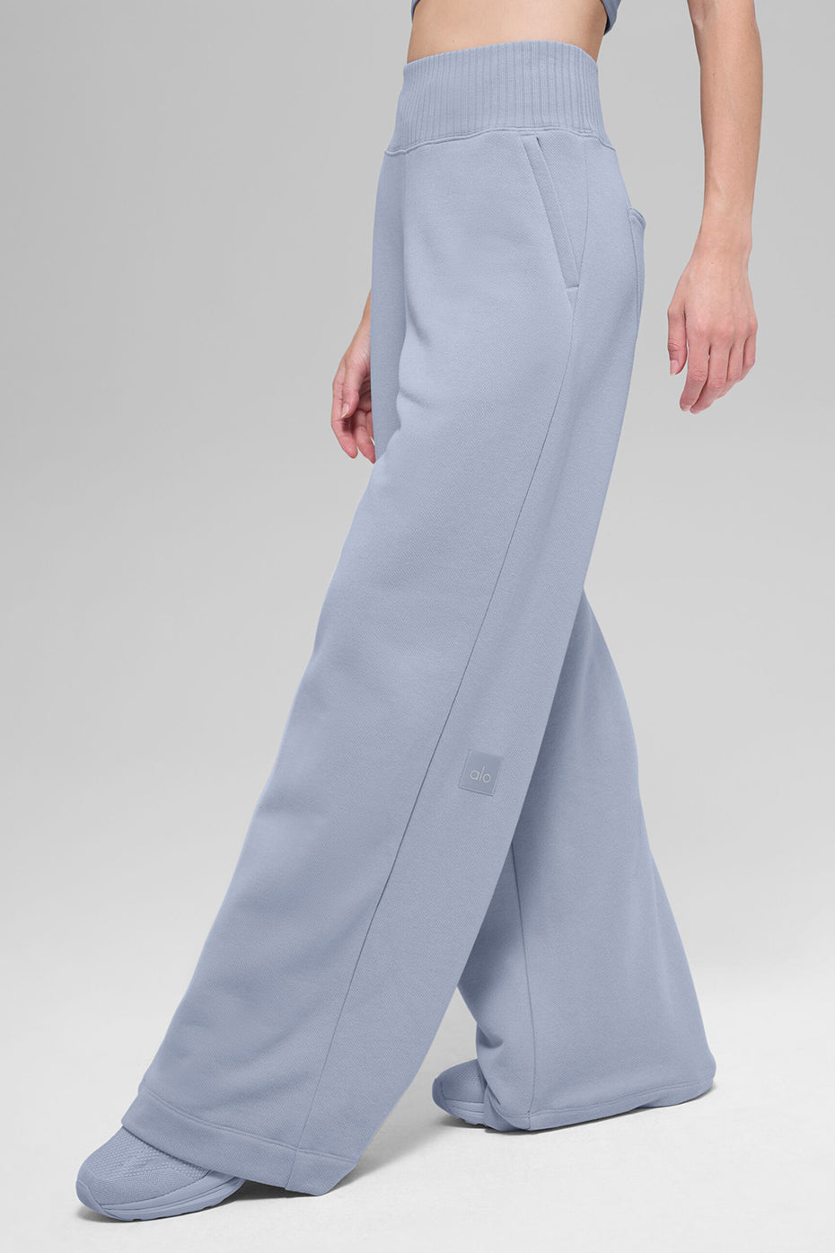 Alo Yoga Serenity Wide Leg Sweatpant - Winter Frost