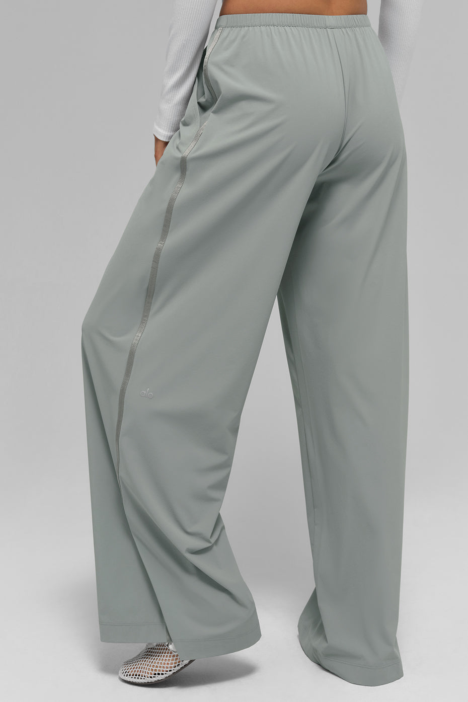Alo Yoga Breezy Wide Leg Pant (Long) - Lunar Grey