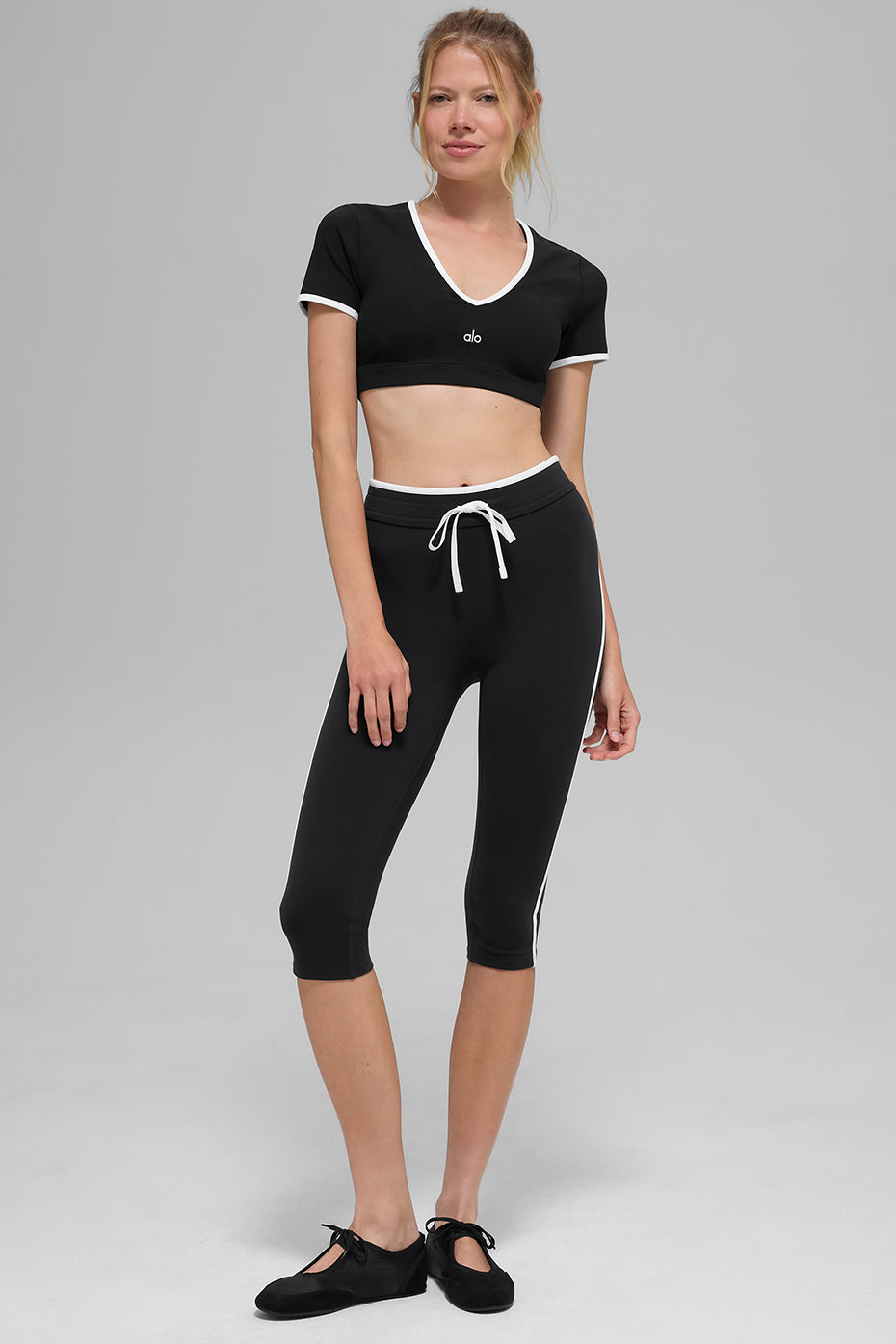 Alo Yoga Airbrush High-Waist Race Pace Capri - Black/White