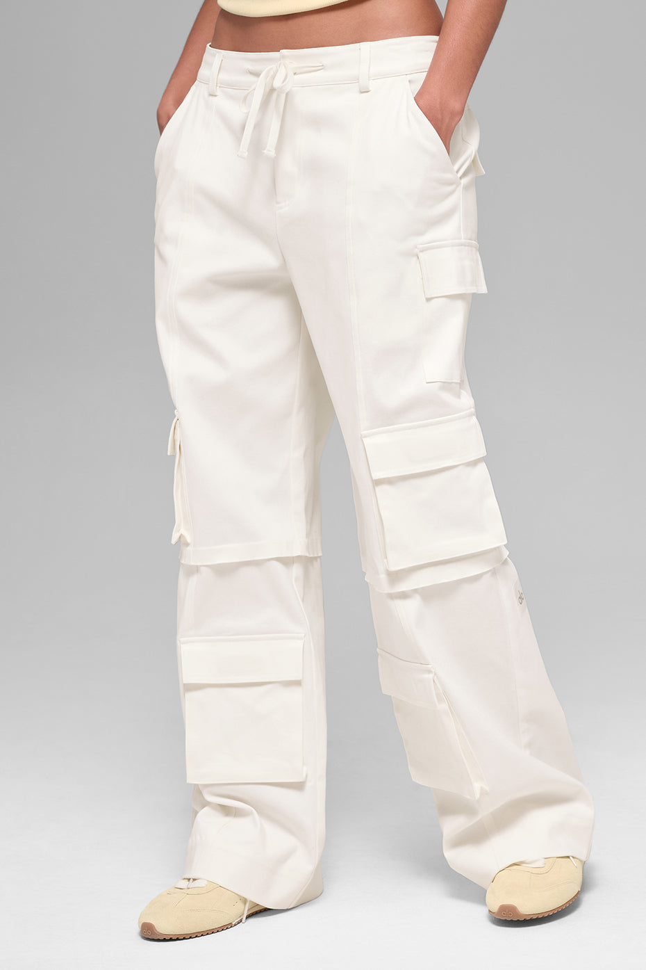Alo Yoga Mid-Rise Scout Cargo Pant - Ivory